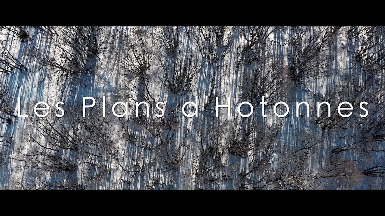 Les Plans d’Hotonnes: Votre Paradis 4 Saisons entre Ski, Randonnées et Détente au Coeur du Jura!
