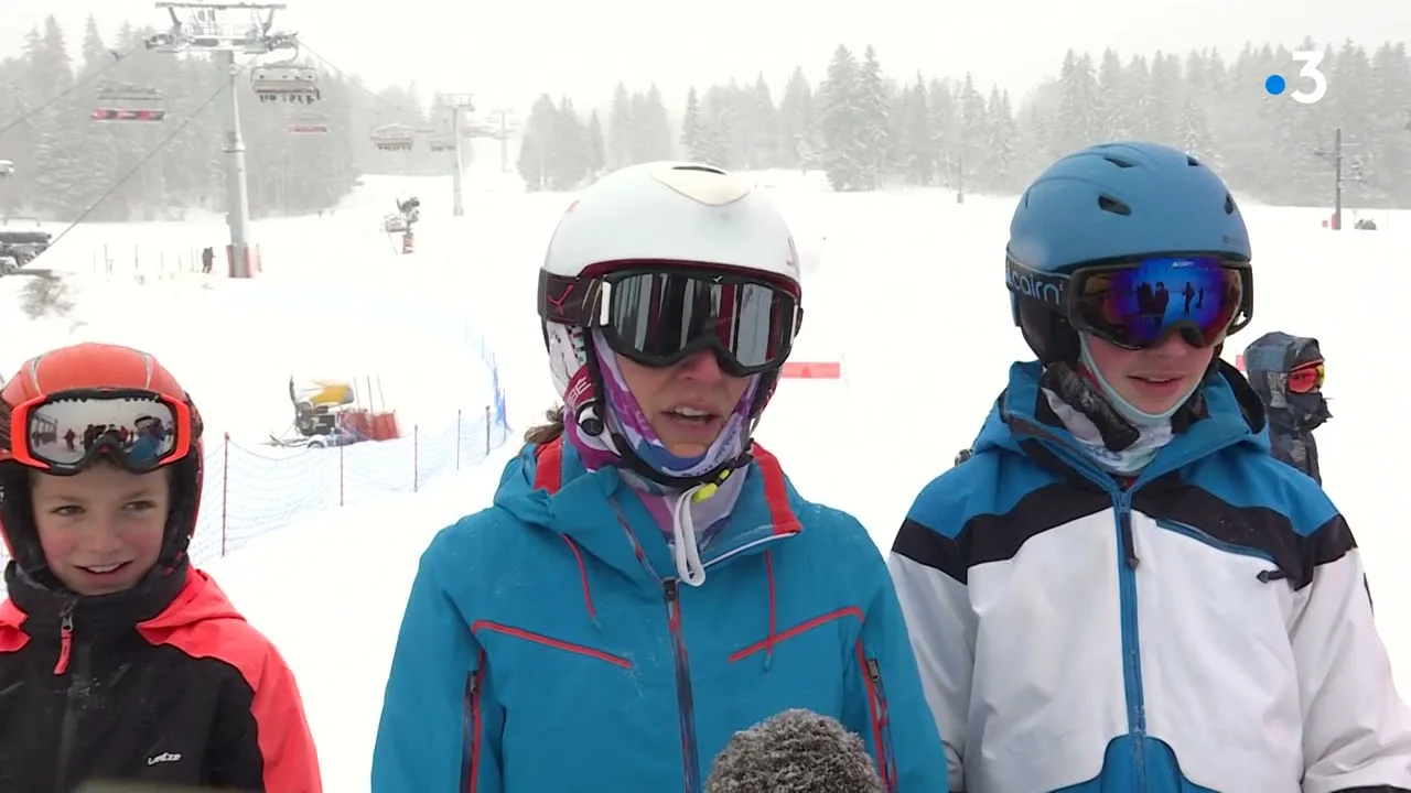 Découvrez les 9 joyaux cachés du Jura : Stations de ski familiales pour s’évader sans se ruiner!