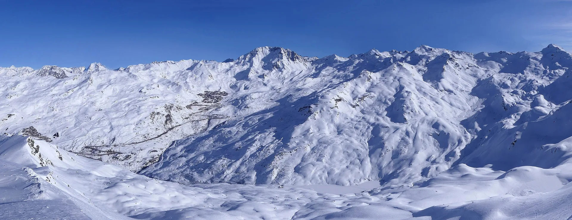 Panorama hivernal sur le domaine de Val Thorens, en Savoie, depuis la Pointe de la Masse